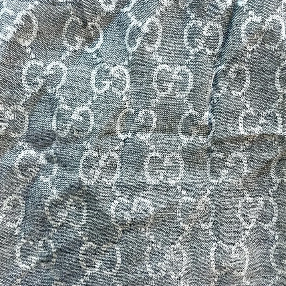 Gucci GG Lightweight wool/silk blend scarf, fringe, grey with white GGs, L, EUC - Picture 8 of 16